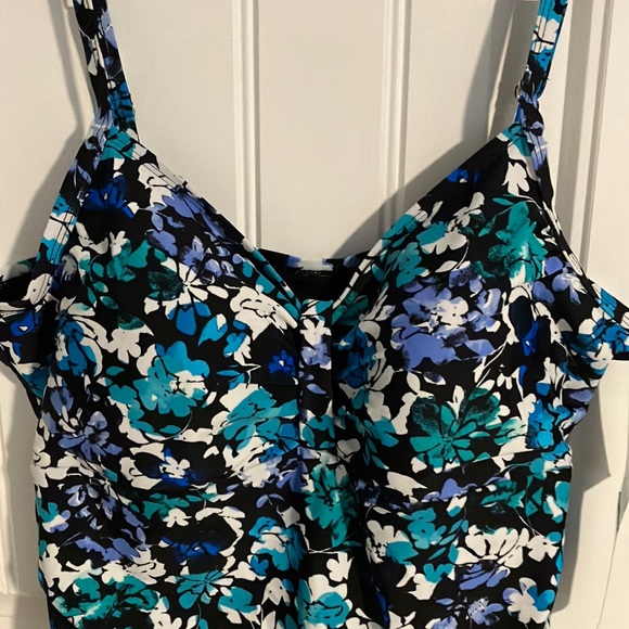CHRISTINA SWIMSUIT 1-PC Ruched FLORAL Blue Black Sz 16 D BNWT - Picture 2 of 10